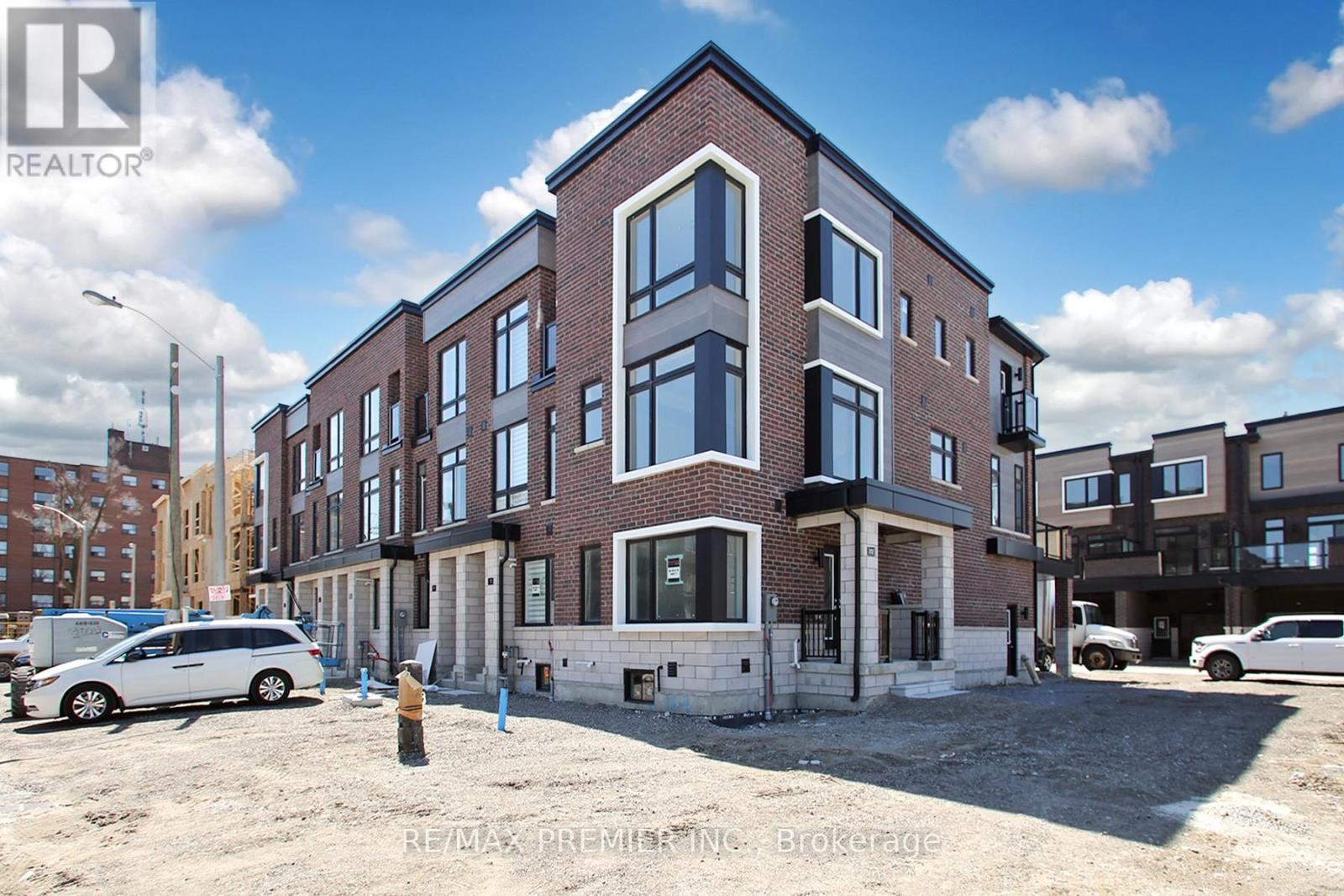 73 Akil Thomas Gardens, Toronto, Ontario  M1P 0G3 - Photo 2 - E13095880