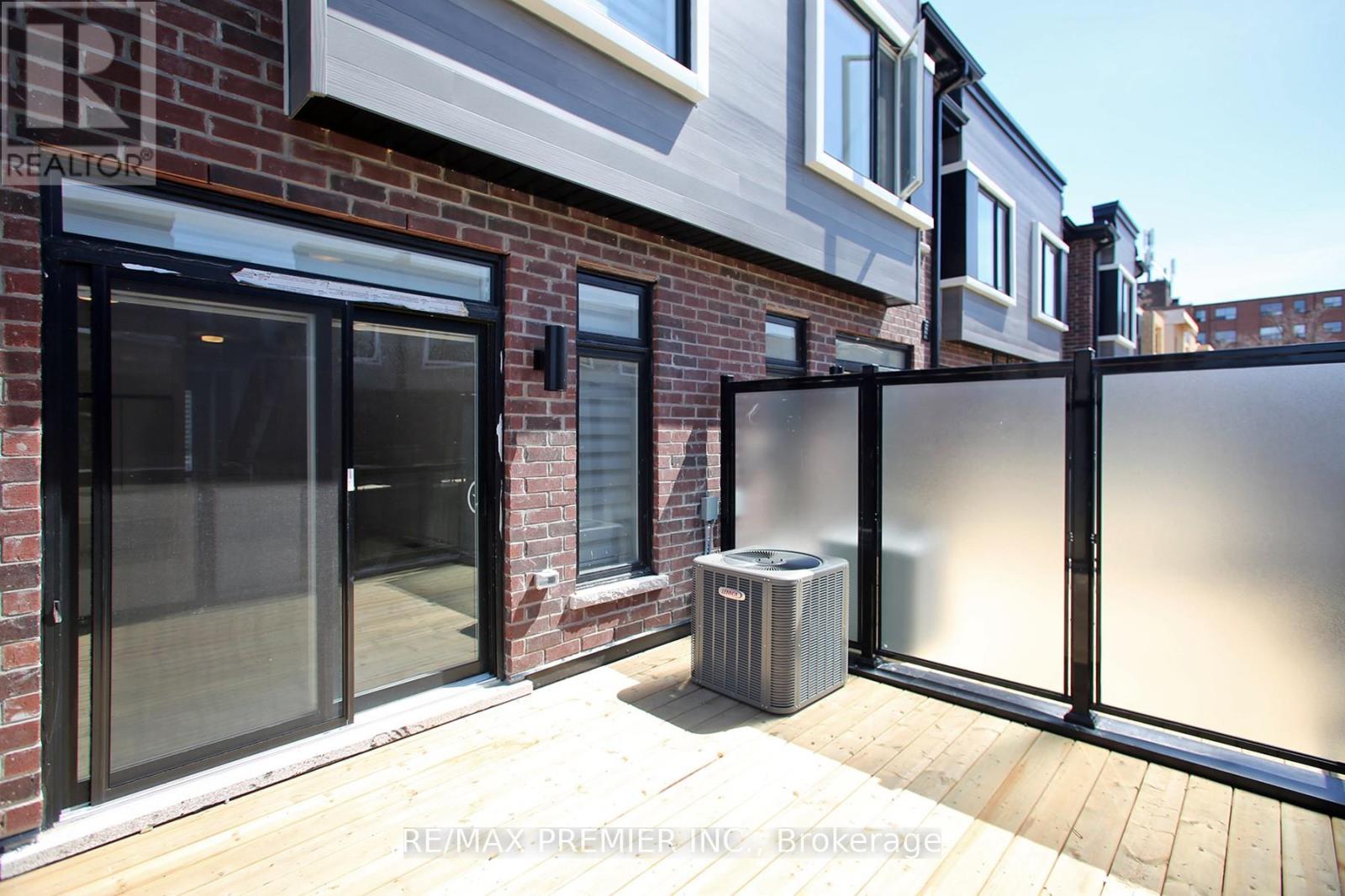 73 Akil Thomas Gardens, Toronto, Ontario  M1P 0G3 - Photo 4 - E13095880