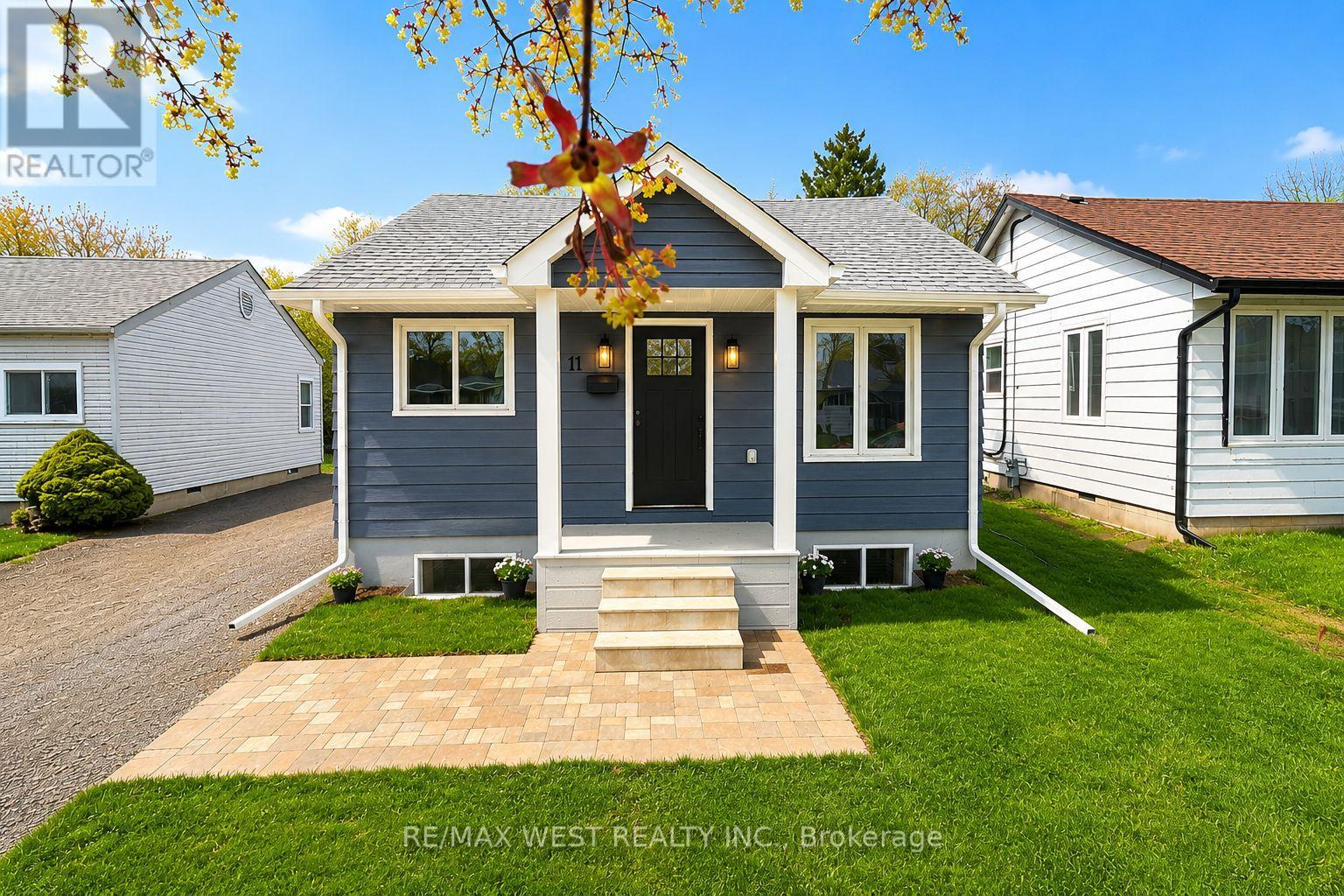 11 PINE STREET, Ajax, Ontario