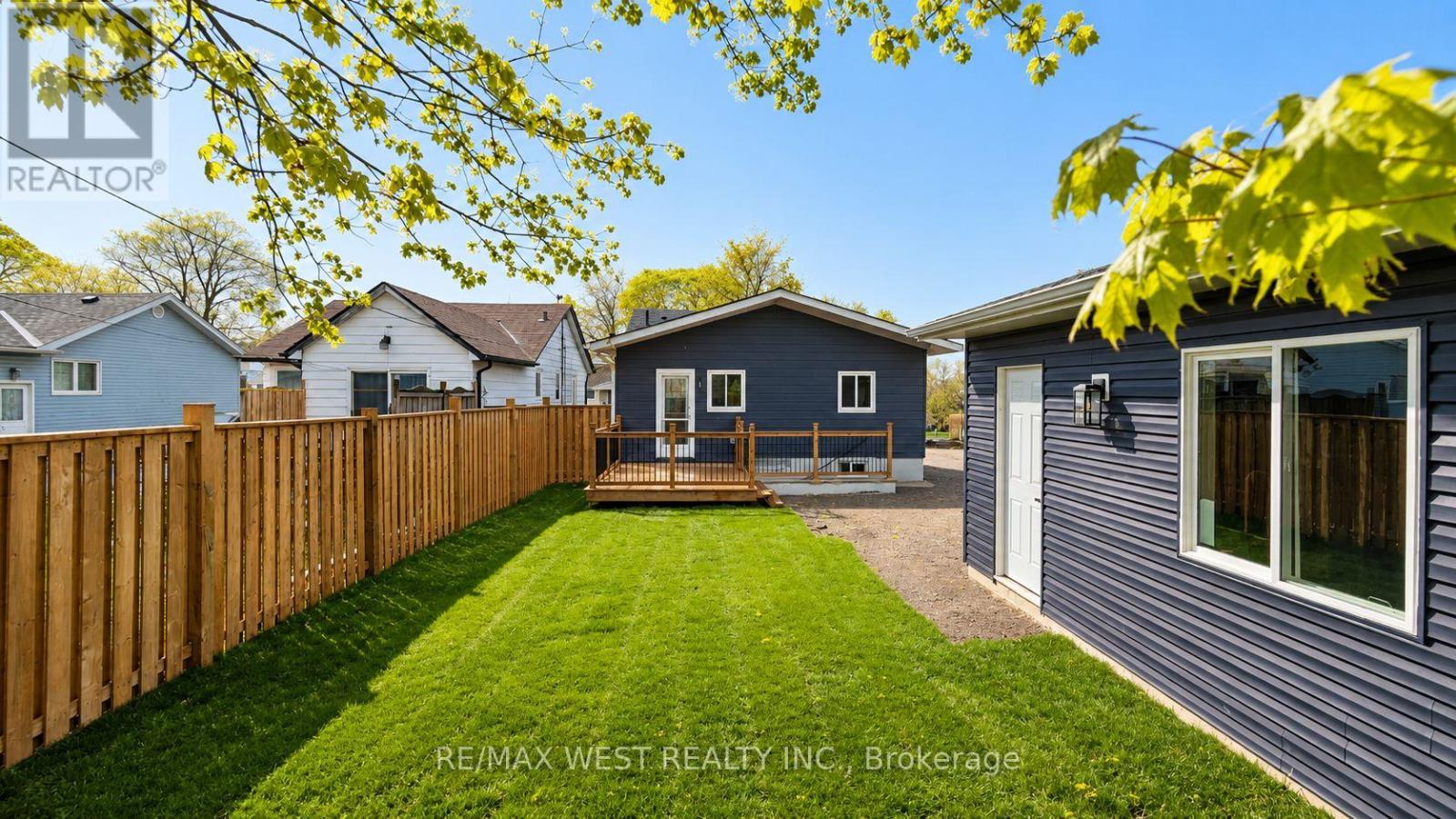 11 Pine Street, Ajax, Ontario  L1S 1X8 - Photo 30 - E13095964