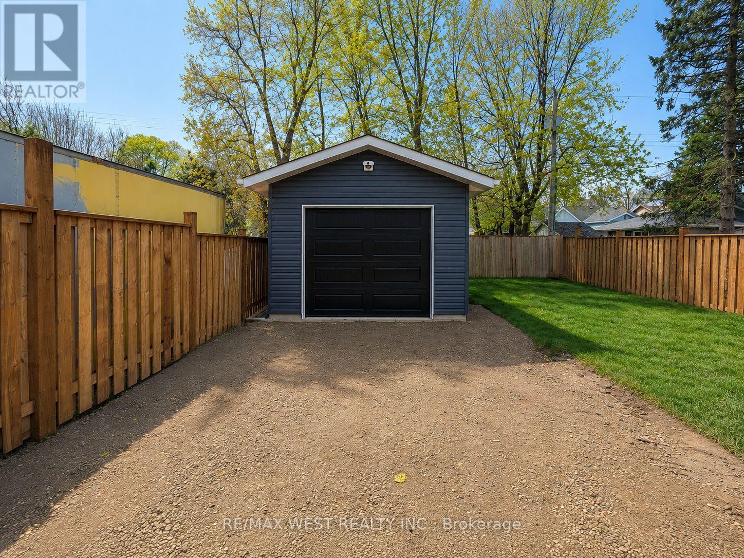 11 Pine Street, Ajax, Ontario  L1S 1X8 - Photo 32 - E13095964