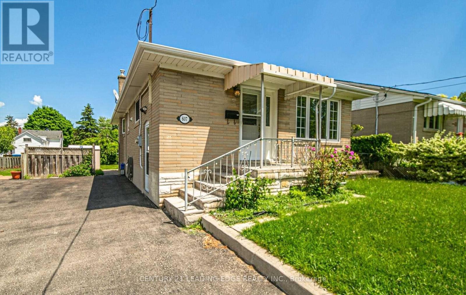 MAIN - 607 KENT STREET, Whitby, Ontario
