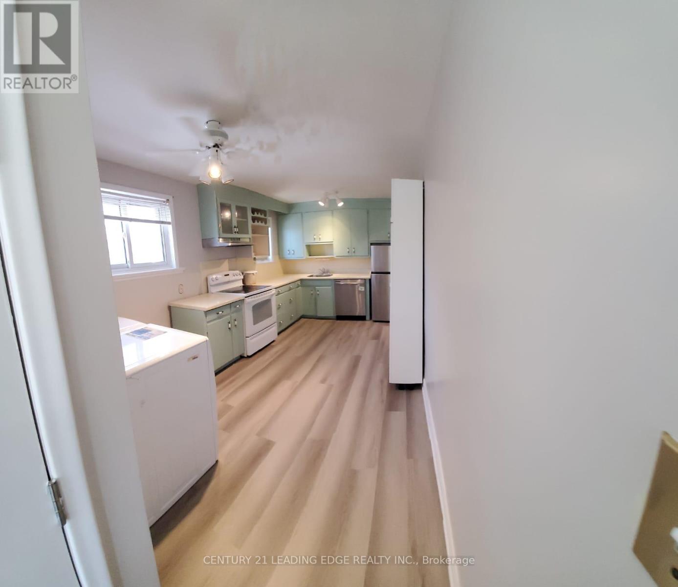 Main - 607 Kent Street, Whitby, Ontario  L1N 4Y8 - Photo 4 - E13096034