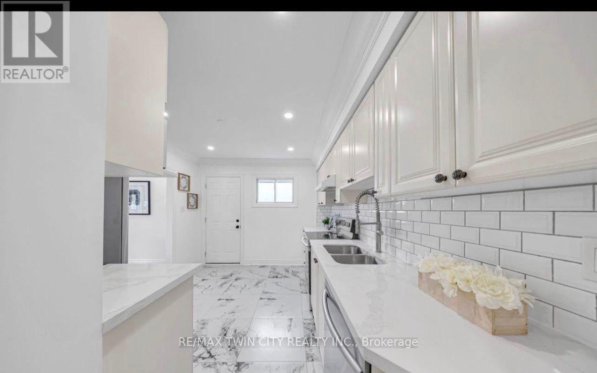 962 Midland Avenue, Toronto, Ontario  M1K 4G3 - Photo 5 - E13096064