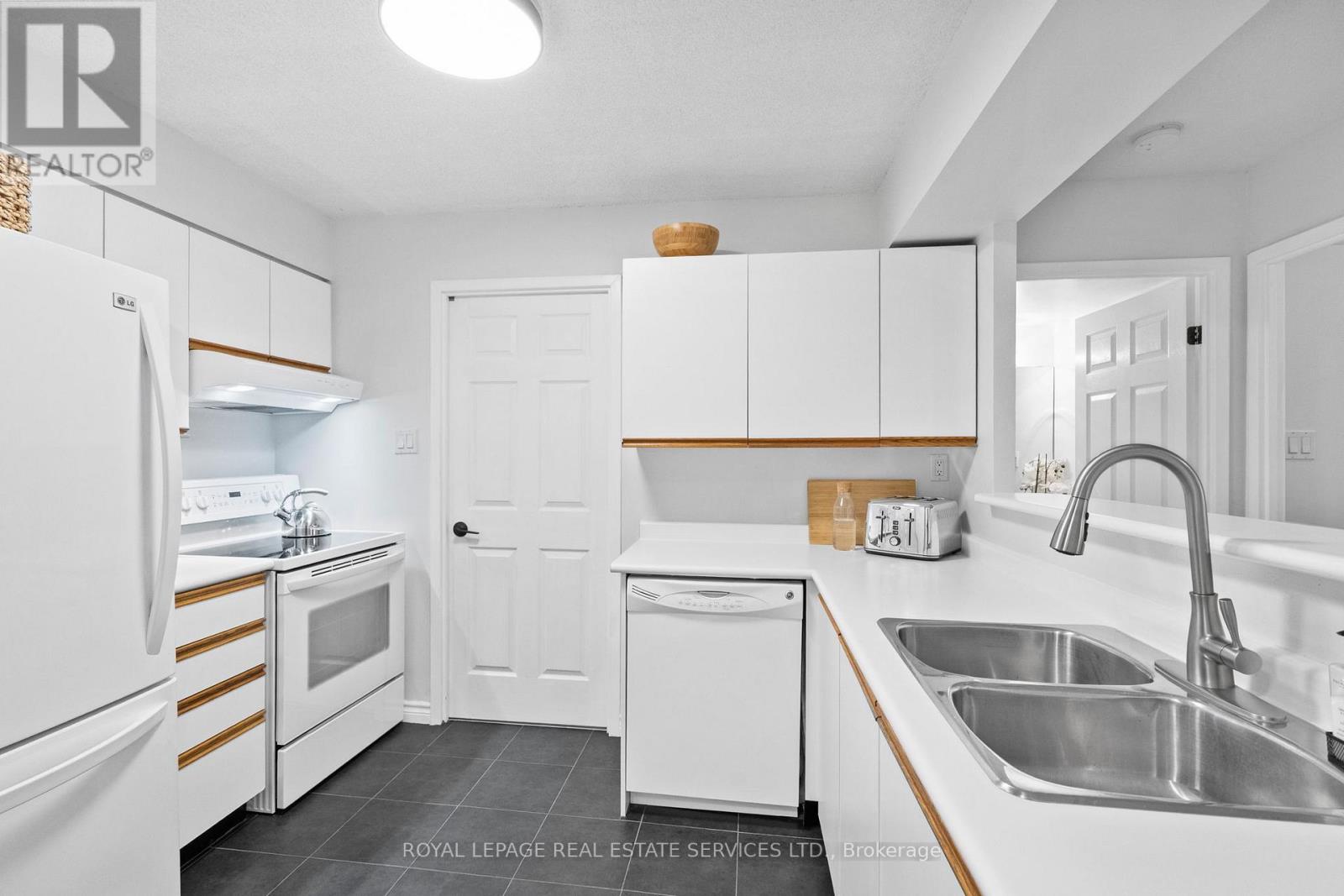 202 - 185 Robinson Street, Oakville, Ontario  L6J 7P6 - Photo 14 - W13062840