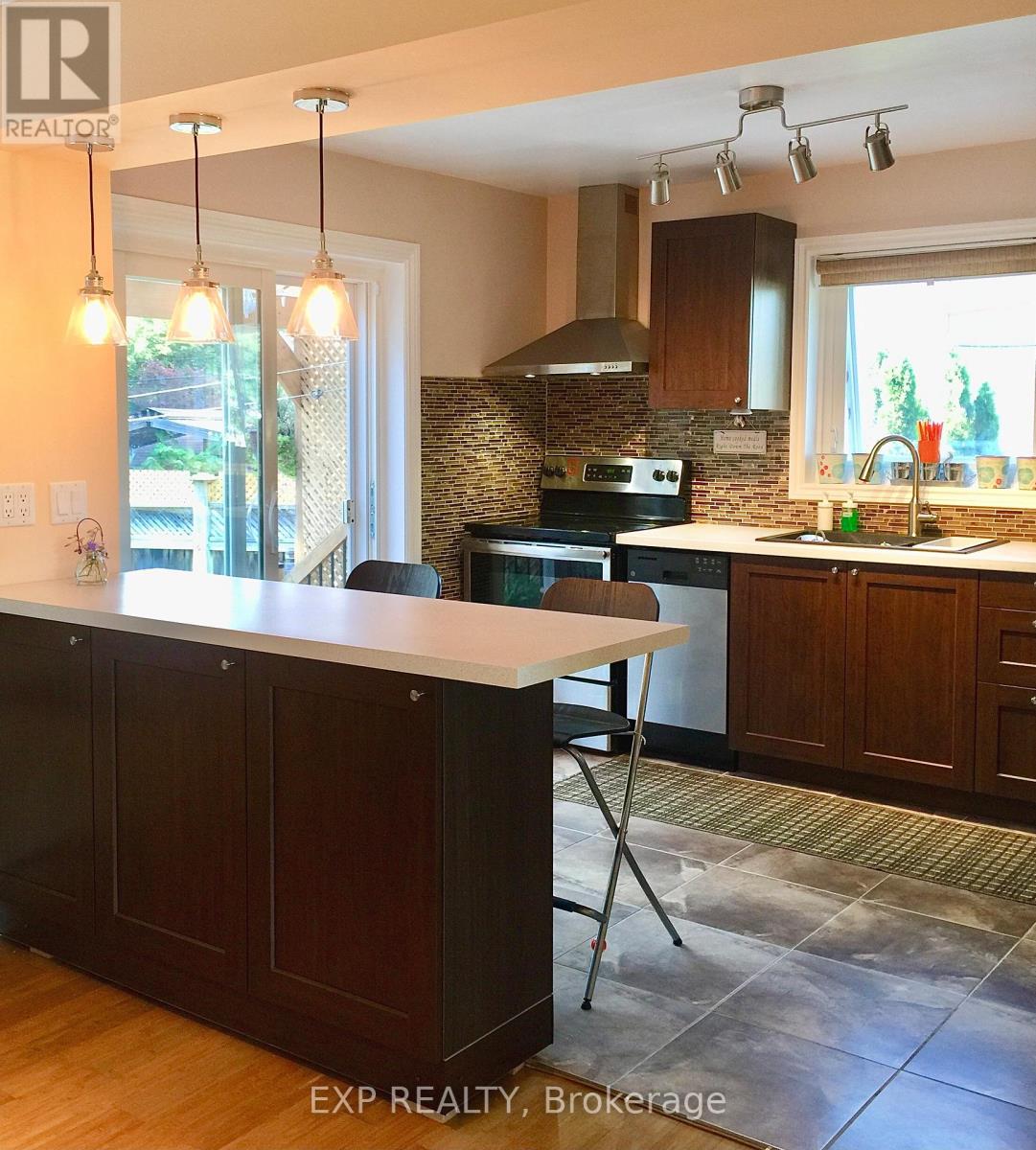 28 Bailey Crescent, Aurora, Ontario  L4G 2B3 - Photo 3 - N13095746