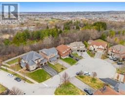 10 FIELDS COURT, Aurora, Ontario