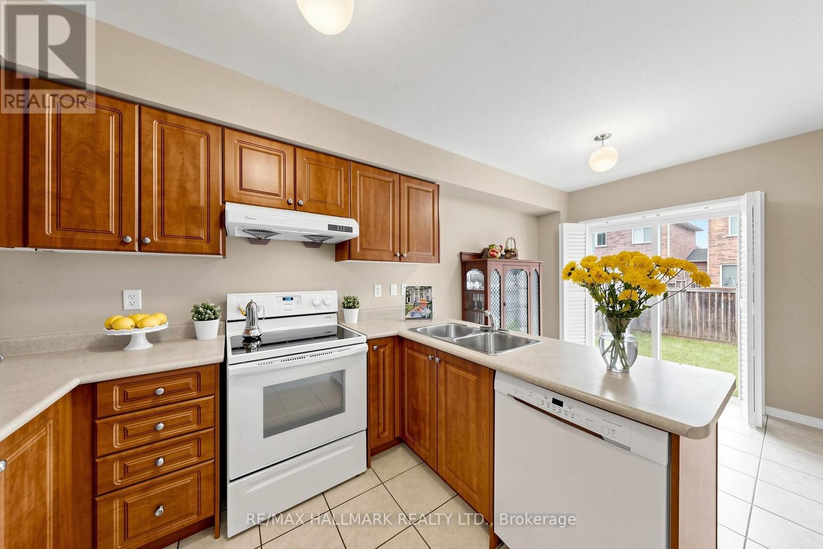 72 Walkview Crescent, Richmond Hill, Ontario  L4E 4H6 - Photo 10 - N13095902