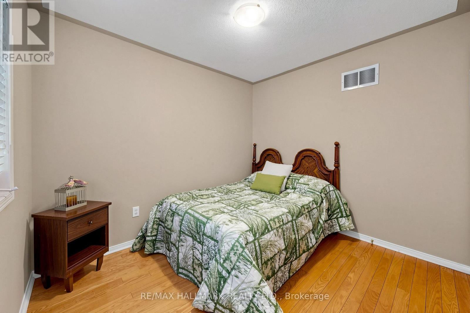 72 Walkview Crescent, Richmond Hill, Ontario  L4E 4H6 - Photo 16 - N13095902