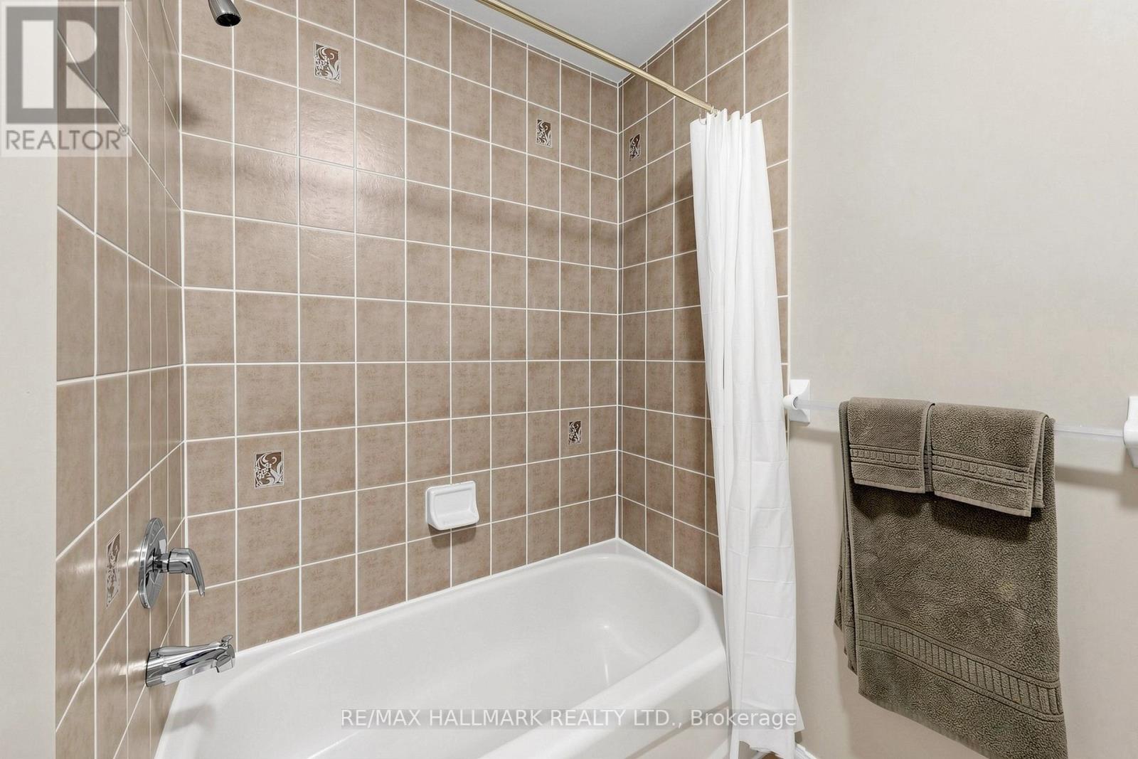 72 Walkview Crescent, Richmond Hill, Ontario  L4E 4H6 - Photo 19 - N13095902