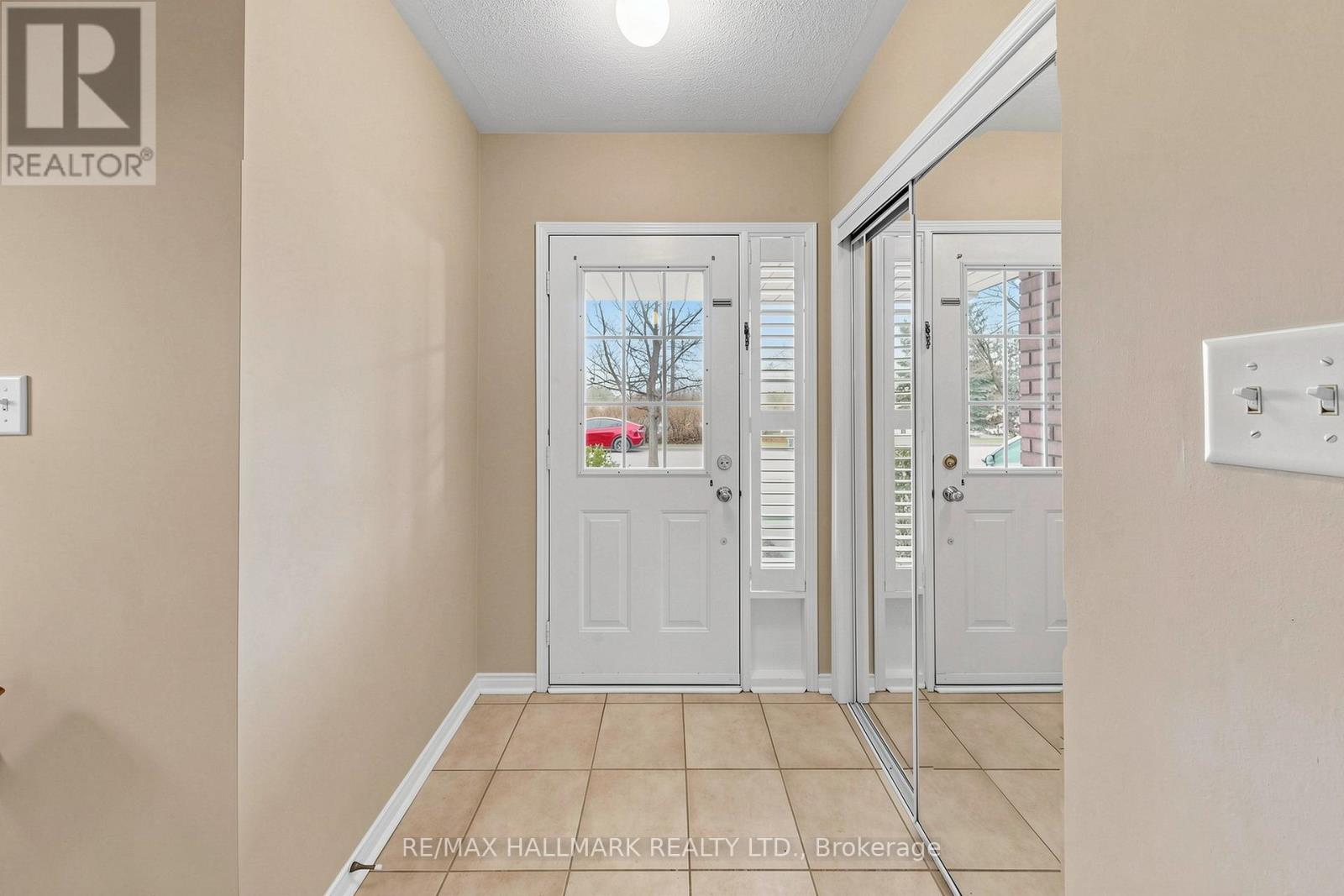 72 Walkview Crescent, Richmond Hill, Ontario  L4E 4H6 - Photo 3 - N13095902