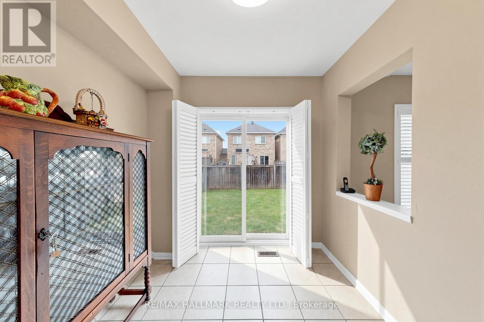 72 Walkview Crescent, Richmond Hill, Ontario  L4E 4H6 - Photo 8 - N13095902