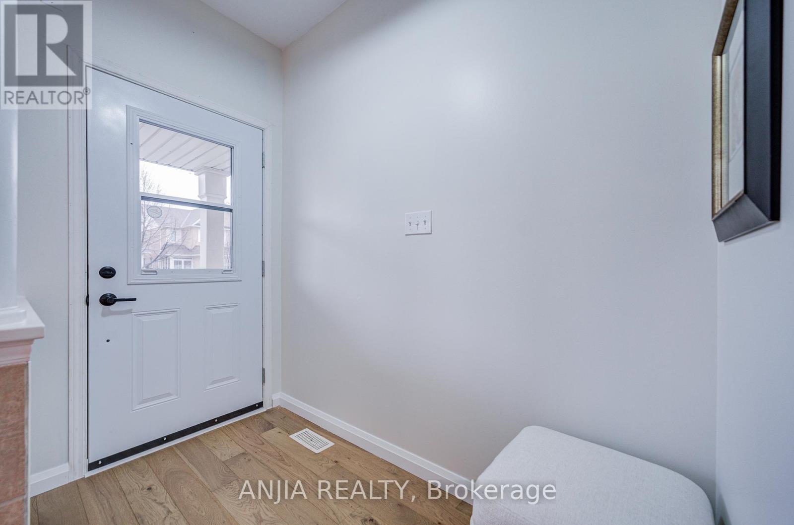 51 Oxfordshire Street, Markham, Ontario  L6C 2Z8 - Photo 4 - N13095984