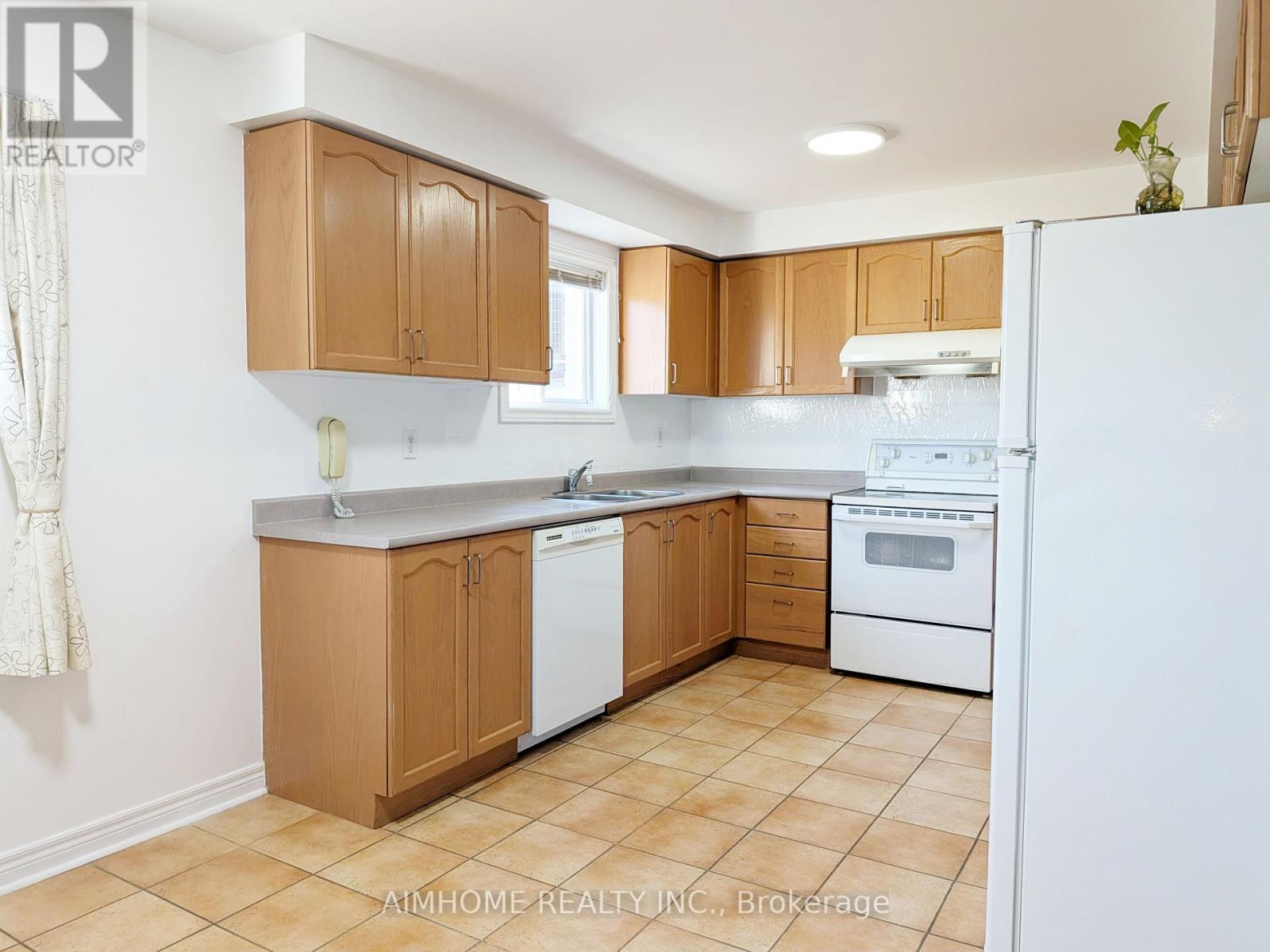 74 Sunway Square, Markham, Ontario  L3P 7X5 - Photo 14 - N13096002