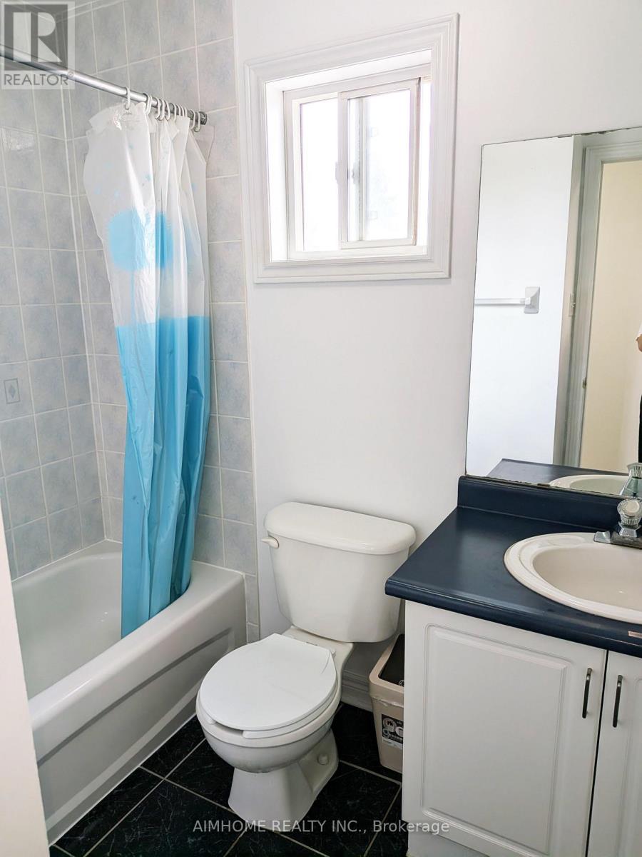 74 Sunway Square, Markham, Ontario  L3P 7X5 - Photo 31 - N13096002