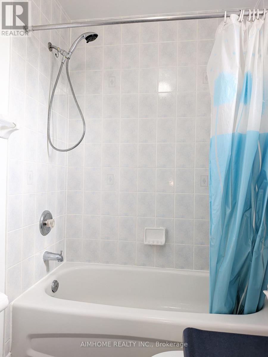 74 Sunway Square, Markham, Ontario  L3P 7X5 - Photo 32 - N13096002