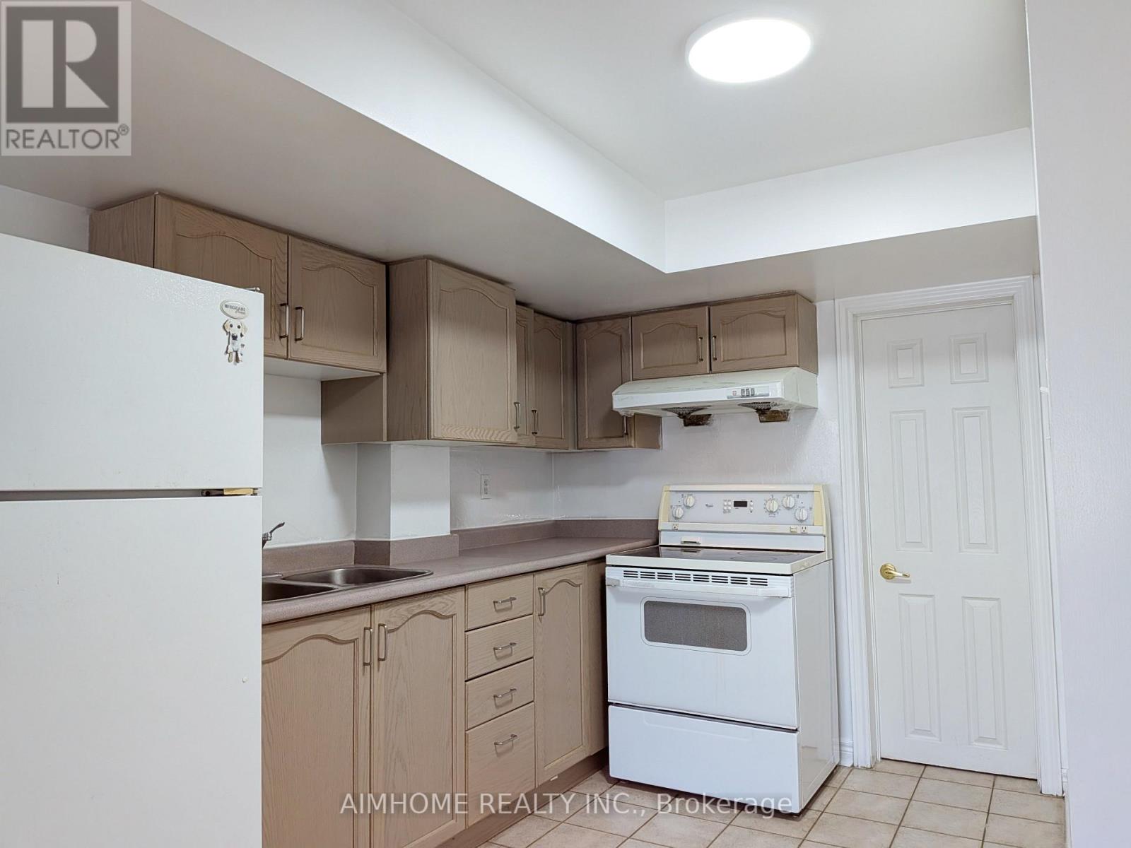 74 Sunway Square, Markham, Ontario  L3P 7X5 - Photo 37 - N13096002