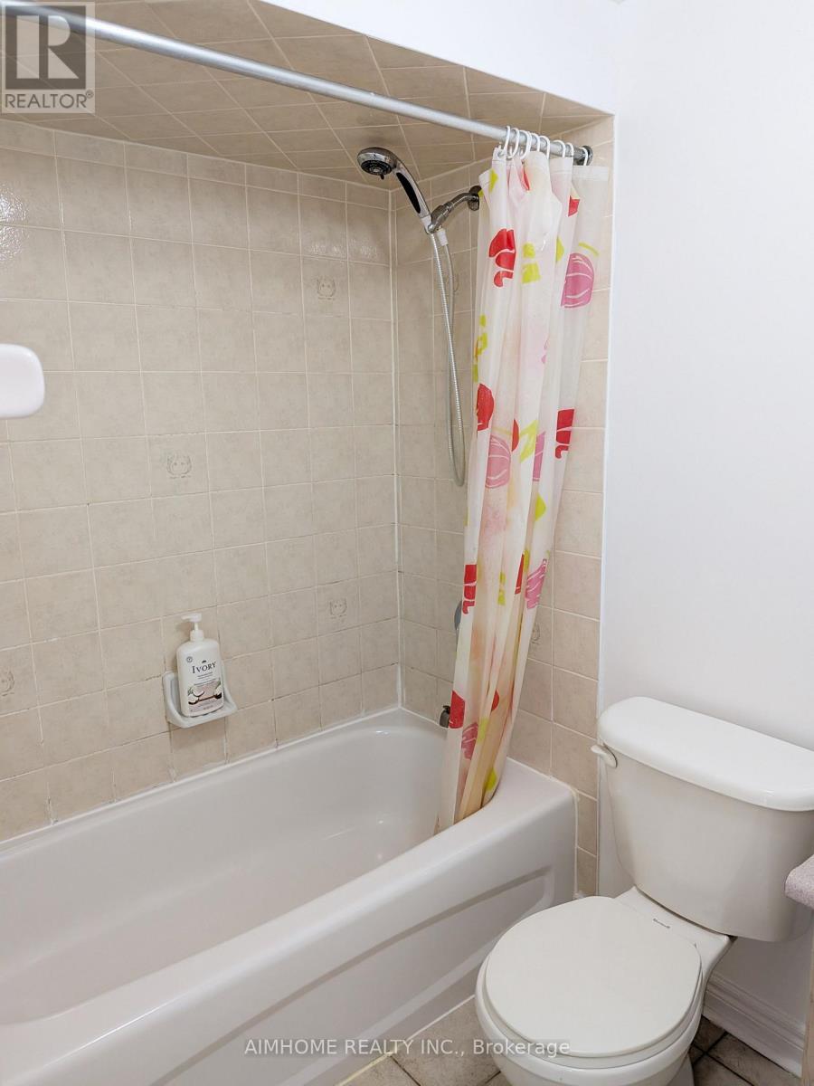 74 Sunway Square, Markham, Ontario  L3P 7X5 - Photo 43 - N13096002