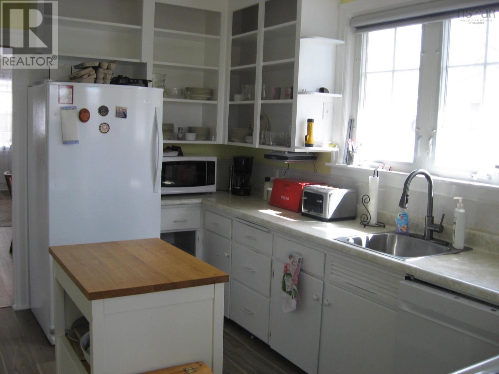 48 Park Street, Liverpool, Nova Scotia  B0T 1K0 - Photo 3 - 202605036