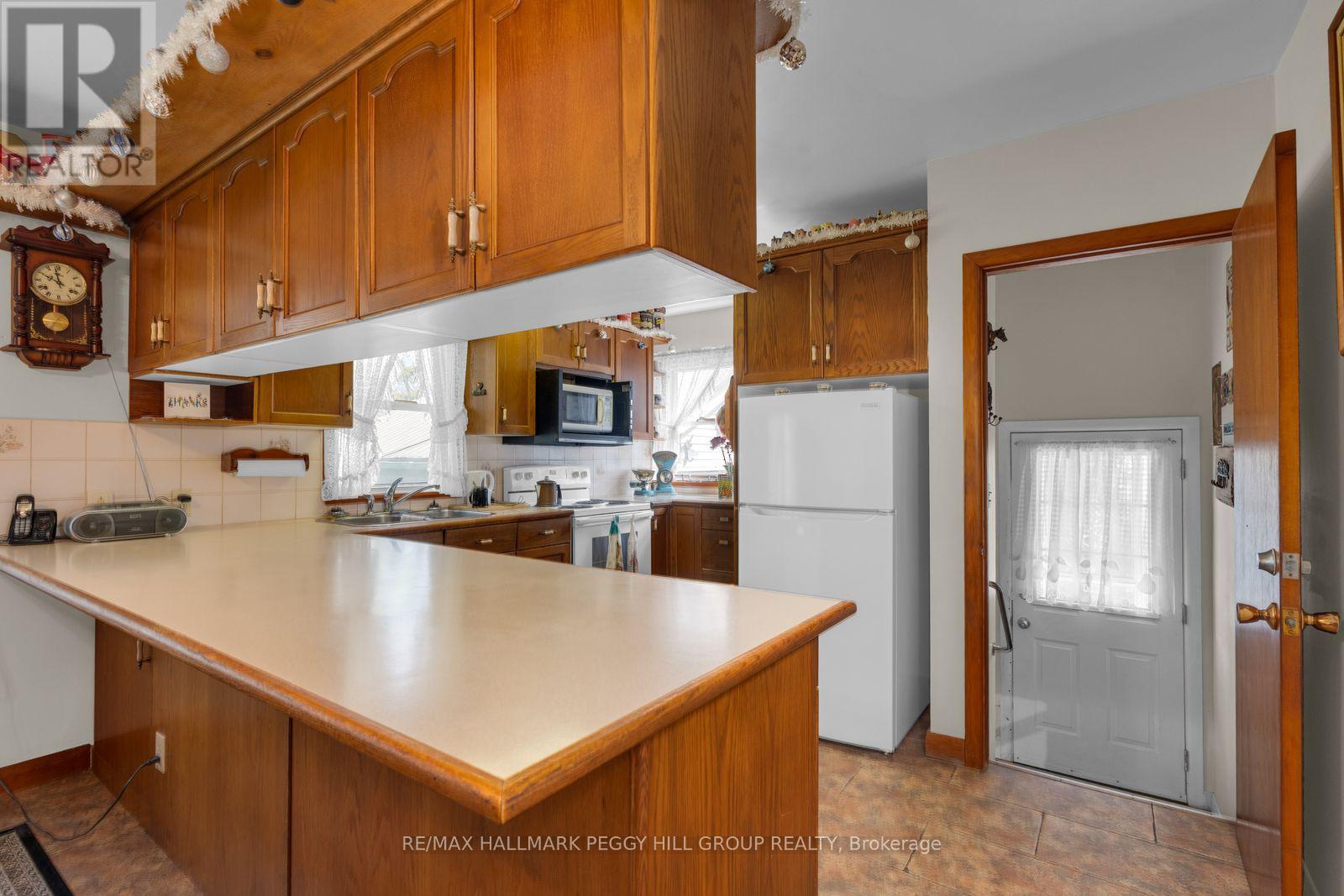 104 Henry Street, Barrie (Queen's Park), Ontario  L4N 1C8 - Photo 4 - S13096072