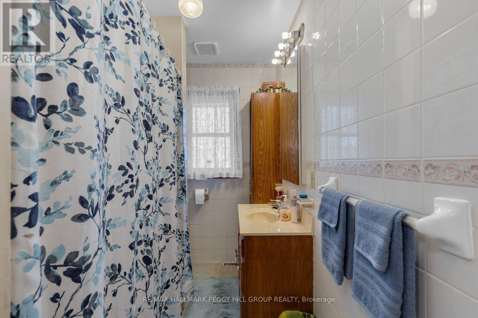 104 Henry Street, Barrie (Queen's Park), Ontario  L4N 1C8 - Photo 9 - S13096072