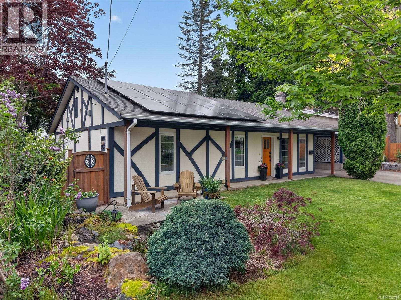 1404 Albatross Ave, Comox, British Columbia  V9M 3B2 - Photo 1 - 1035041