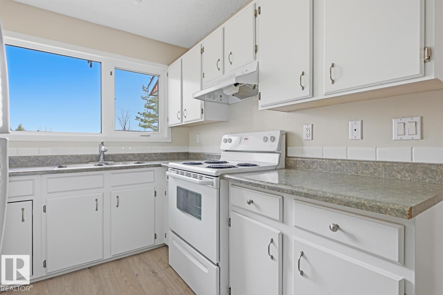 10640 Beaumaris Rd Nw, Edmonton, Alberta  T5X 3N4 - Photo 5 - E4486202