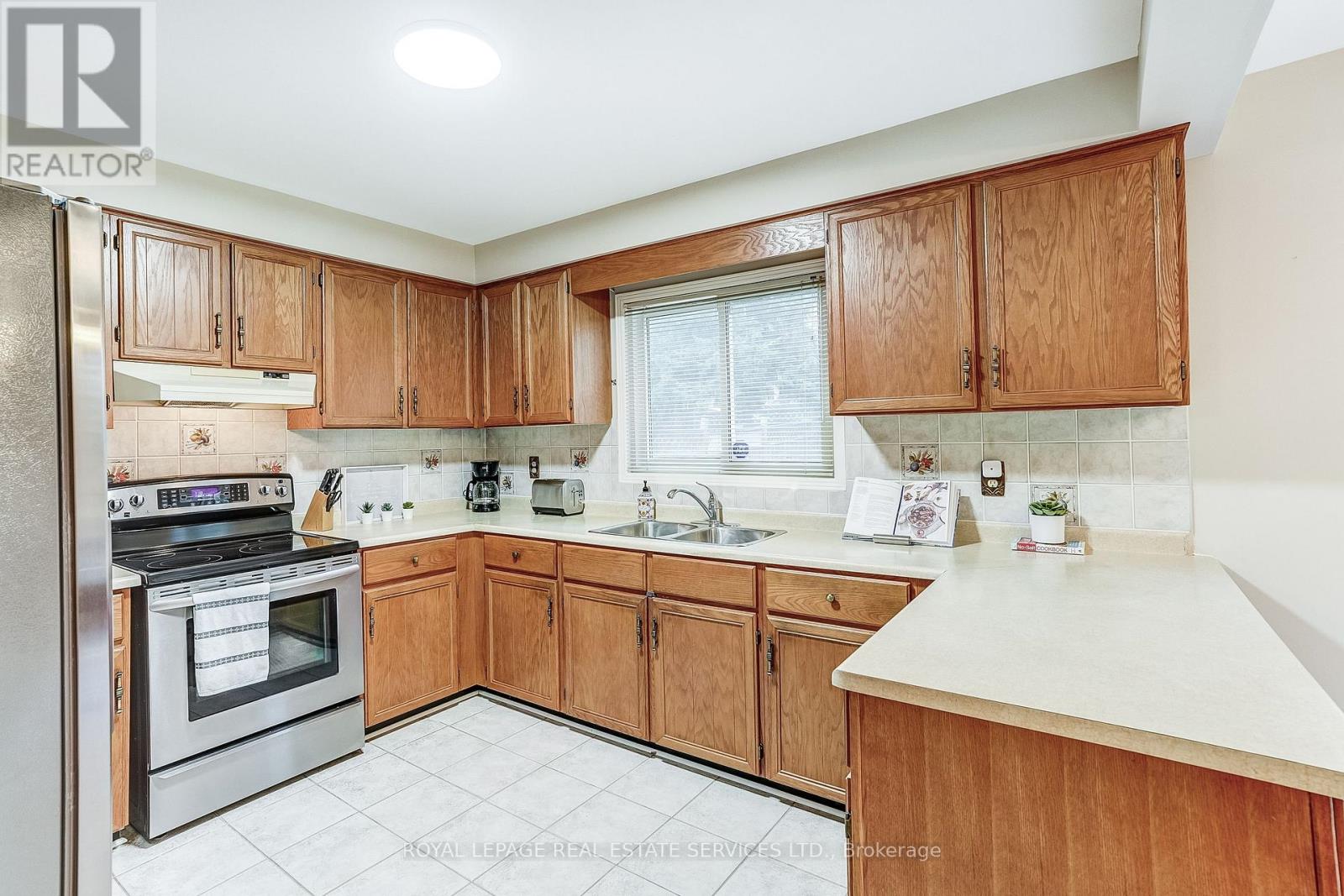 4217 Schneider Court, Mississauga, Ontario  L5B 3N8 - Photo 12 - W13095660