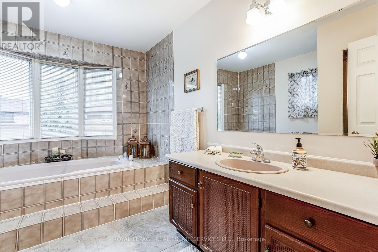 4217 Schneider Court, Mississauga, Ontario  L5B 3N8 - Photo 23 - W13095660