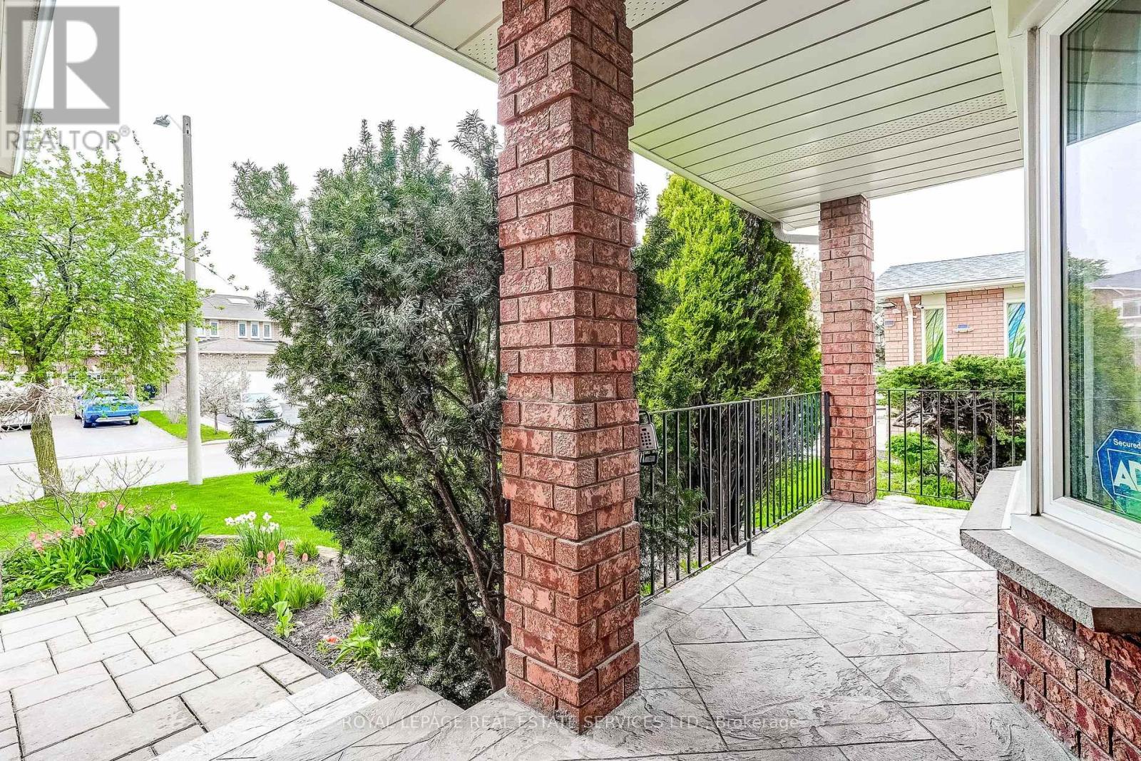 4217 Schneider Court, Mississauga, Ontario  L5B 3N8 - Photo 4 - W13095660