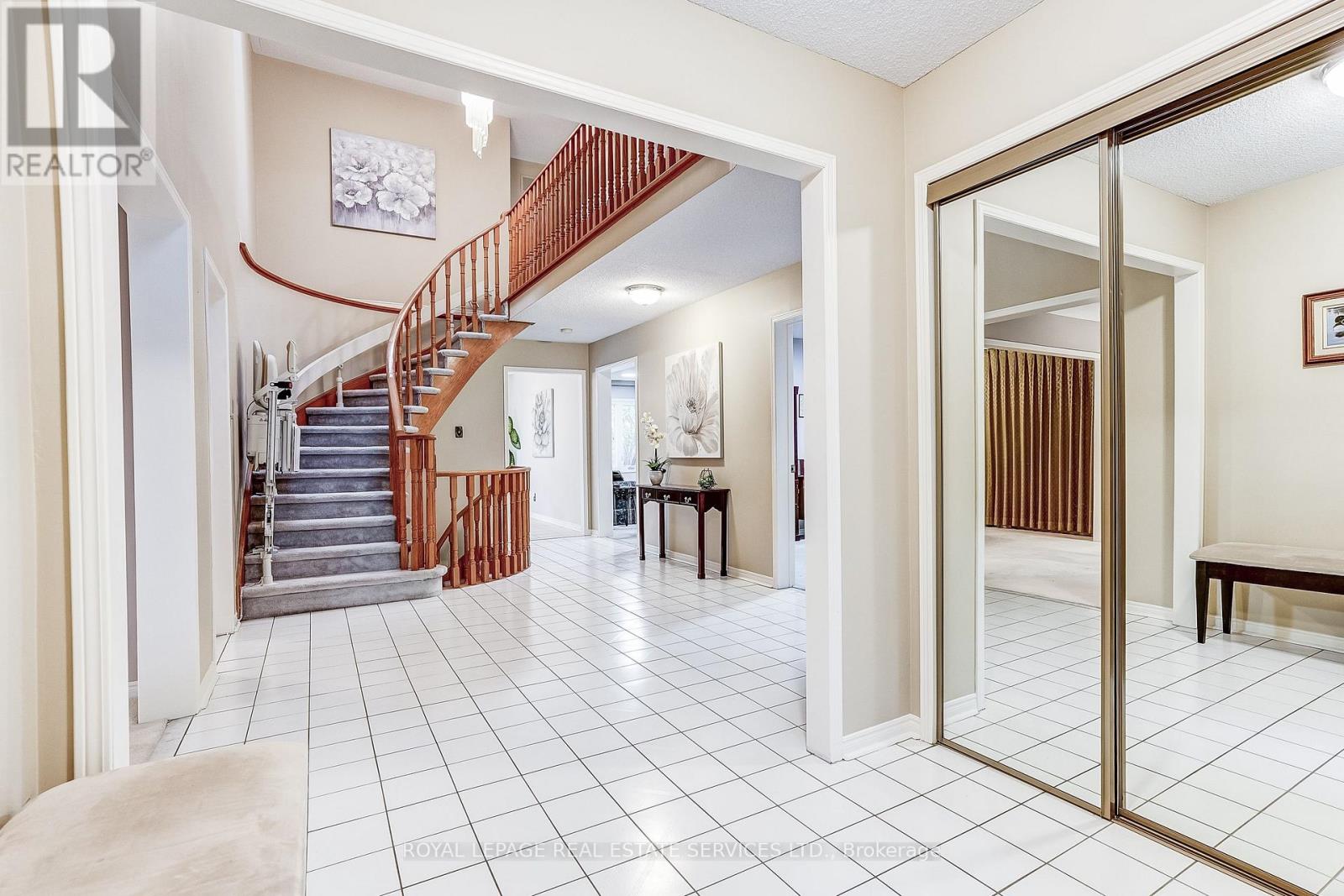 4217 Schneider Court, Mississauga, Ontario  L5B 3N8 - Photo 5 - W13095660