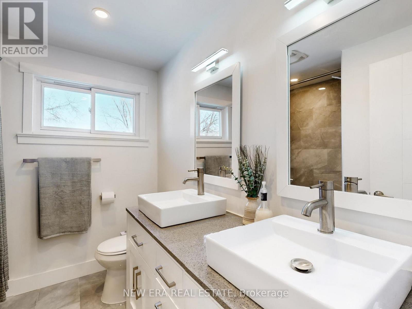 2611 Truscott Drive, Mississauga, Ontario  L5J 2B6 - Photo 11 - W13095714