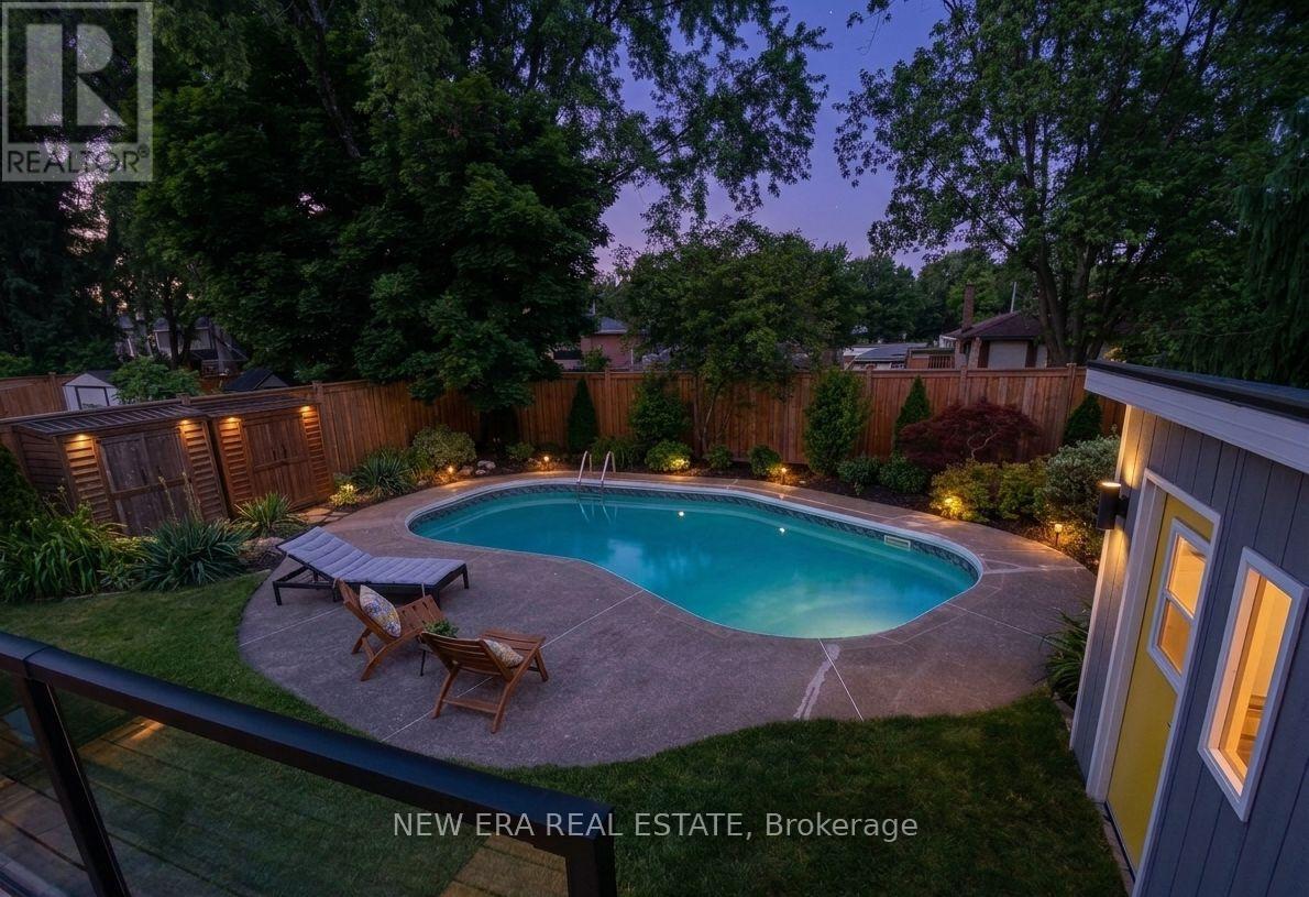 2611 Truscott Drive, Mississauga, Ontario  L5J 2B6 - Photo 2 - W13095714