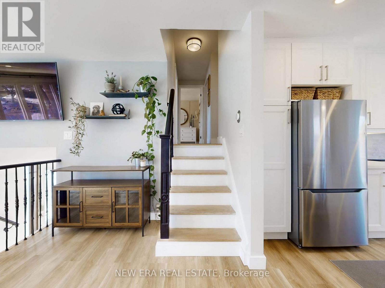 2611 Truscott Drive, Mississauga, Ontario  L5J 2B6 - Photo 7 - W13095714