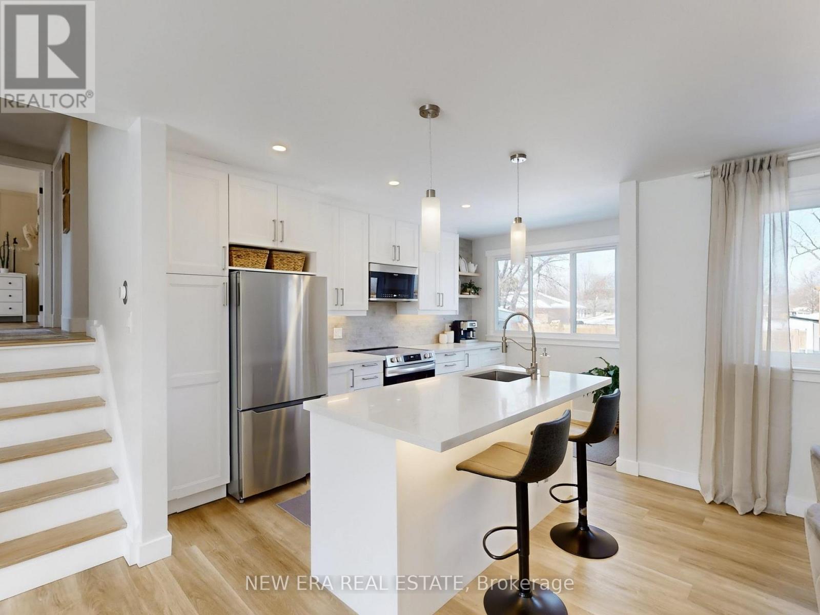 2611 Truscott Drive, Mississauga, Ontario  L5J 2B6 - Photo 8 - W13095714