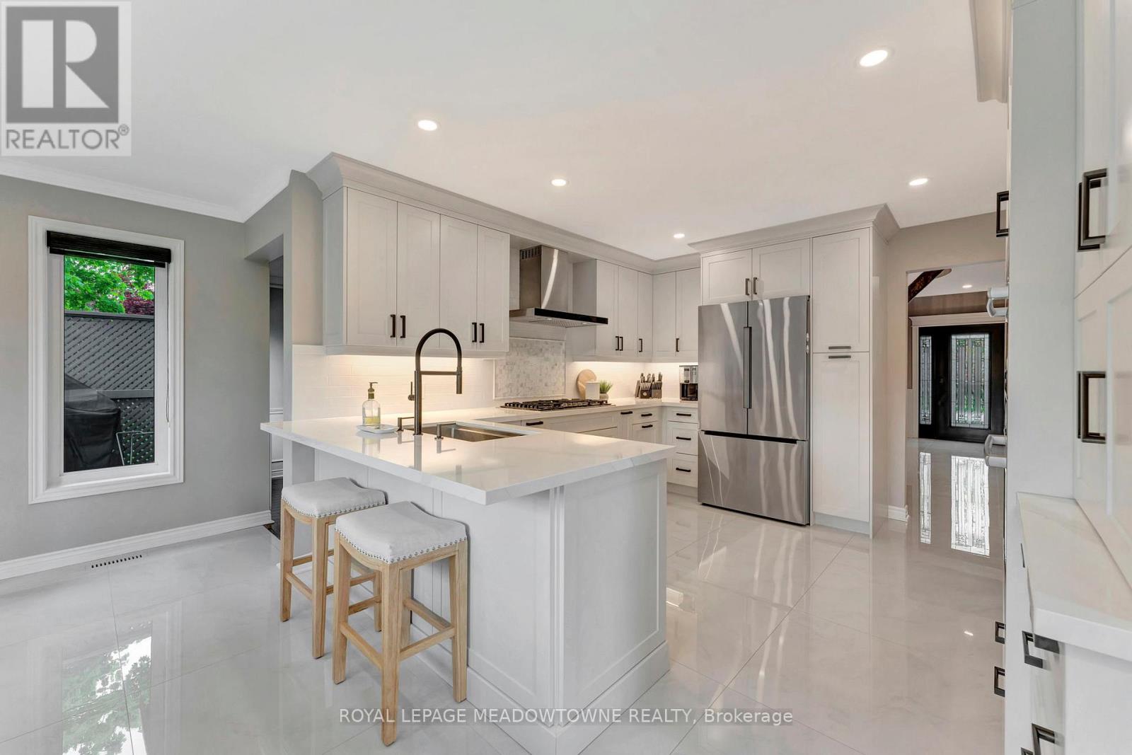 2008 Peak Place, Oakville, Ontario  L6H 5T2 - Photo 6 - W13095756