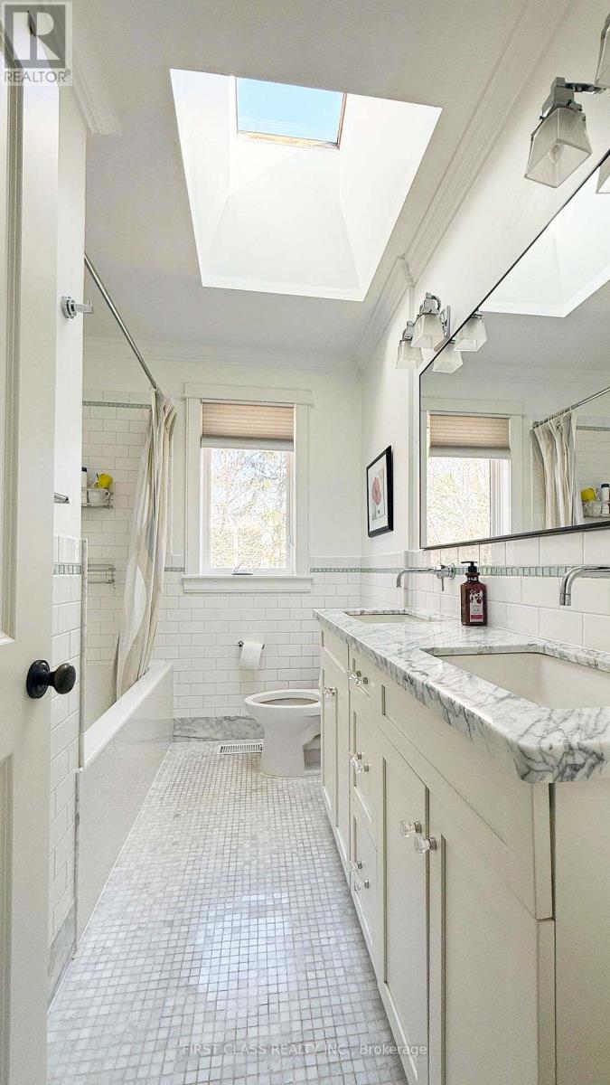 1379 Willowdown Road, Oakville, Ontario  L6L 1X2 - Photo 5 - W13095910