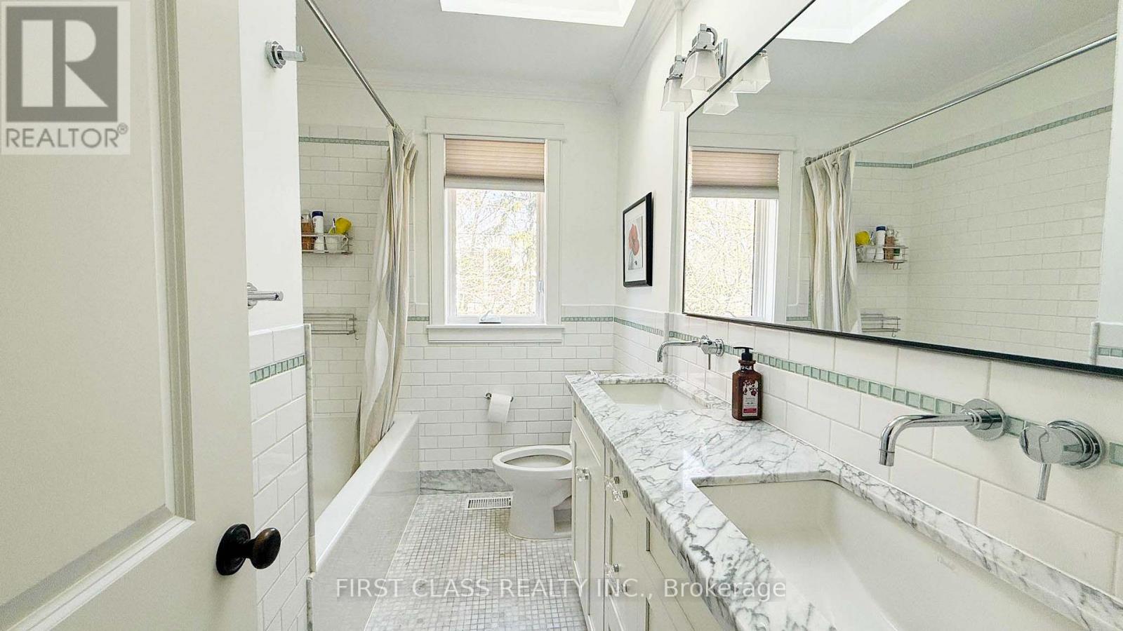 1379 Willowdown Road, Oakville, Ontario  L6L 1X2 - Photo 6 - W13095910