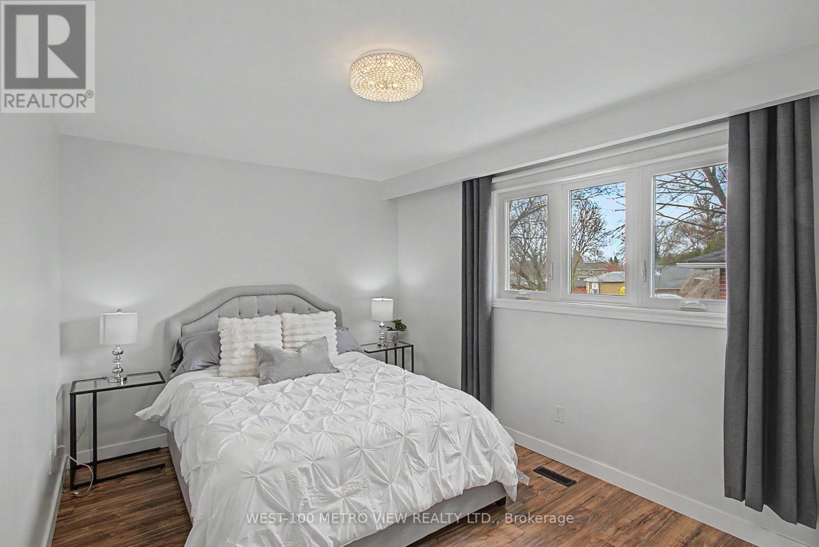 2144 Sandringham Drive, Burlington, Ontario  L7P 1T9 - Photo 11 - W13095920