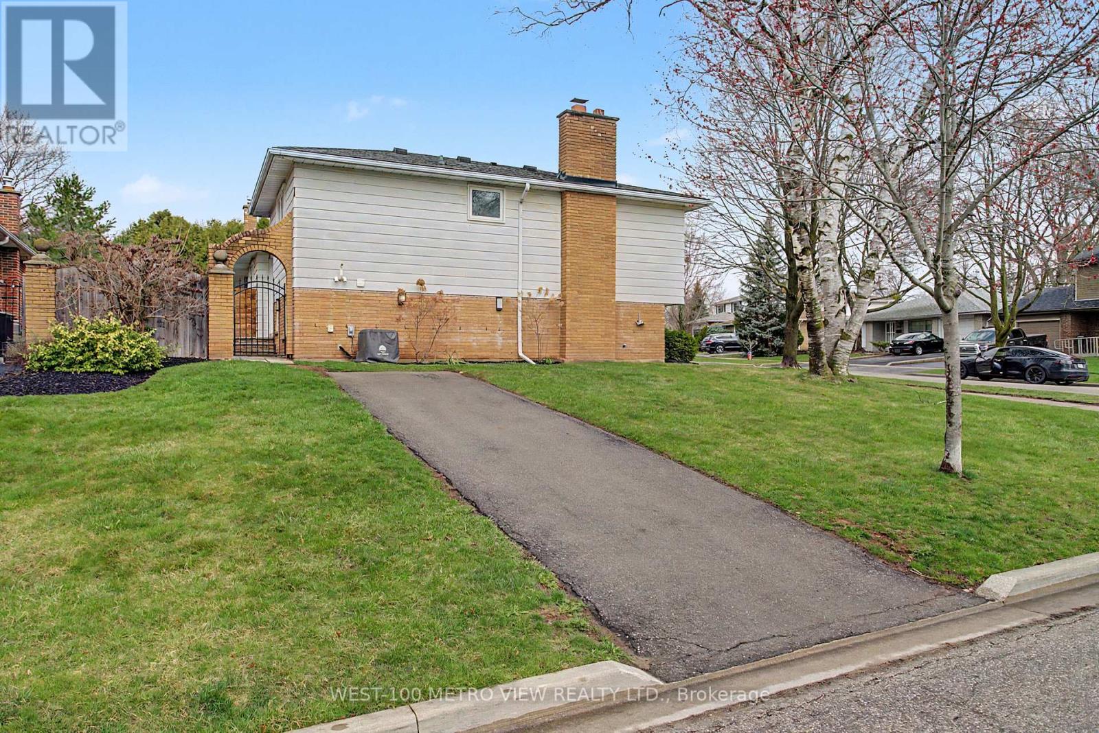 2144 Sandringham Drive, Burlington, Ontario  L7P 1T9 - Photo 20 - W13095920