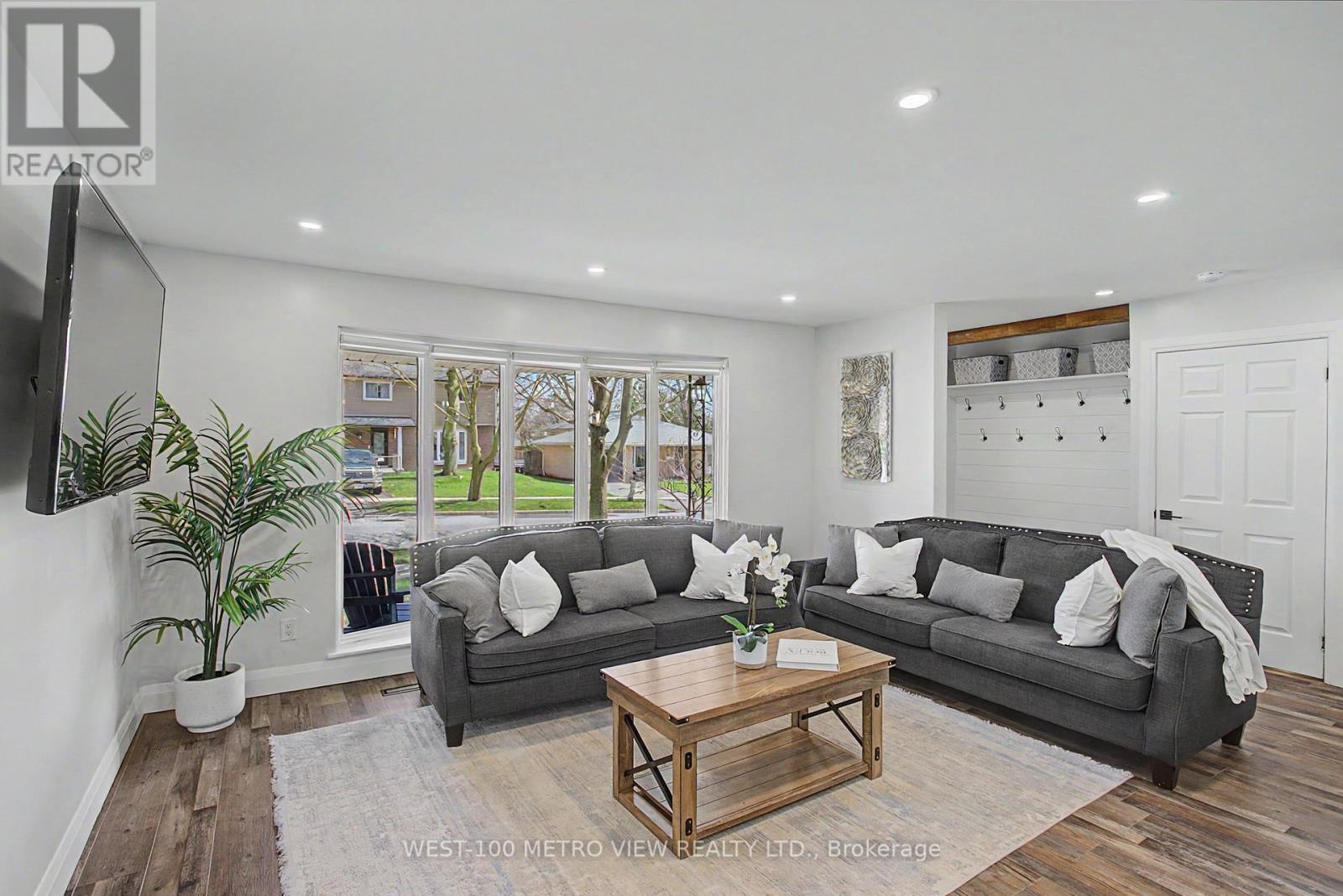 2144 Sandringham Drive, Burlington, Ontario  L7P 1T9 - Photo 4 - W13095920