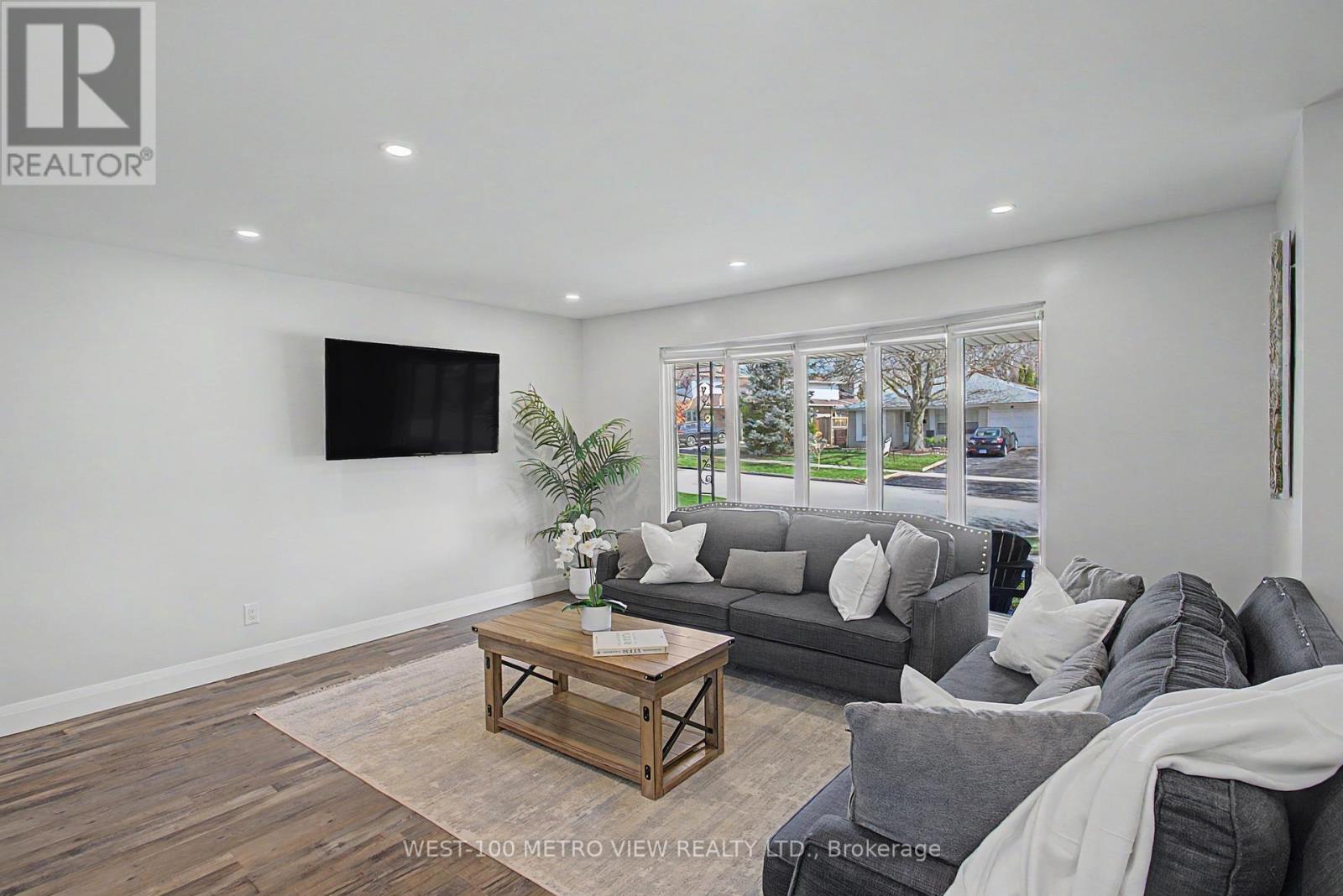 2144 Sandringham Drive, Burlington, Ontario  L7P 1T9 - Photo 5 - W13095920