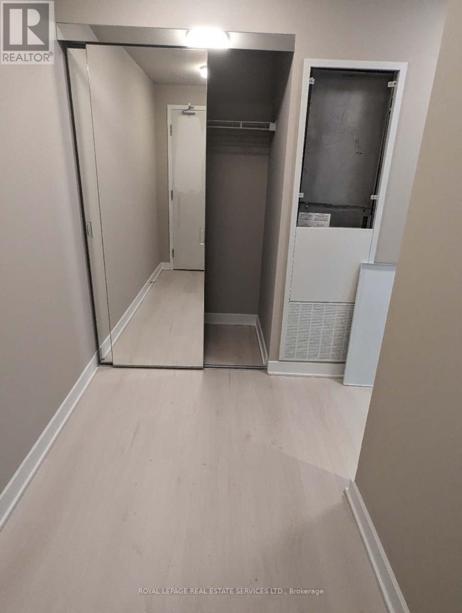 3003 - 3900 Confederation Parkway, Mississauga, Ontario  L5B 0M3 - Photo 3 - W13095990
