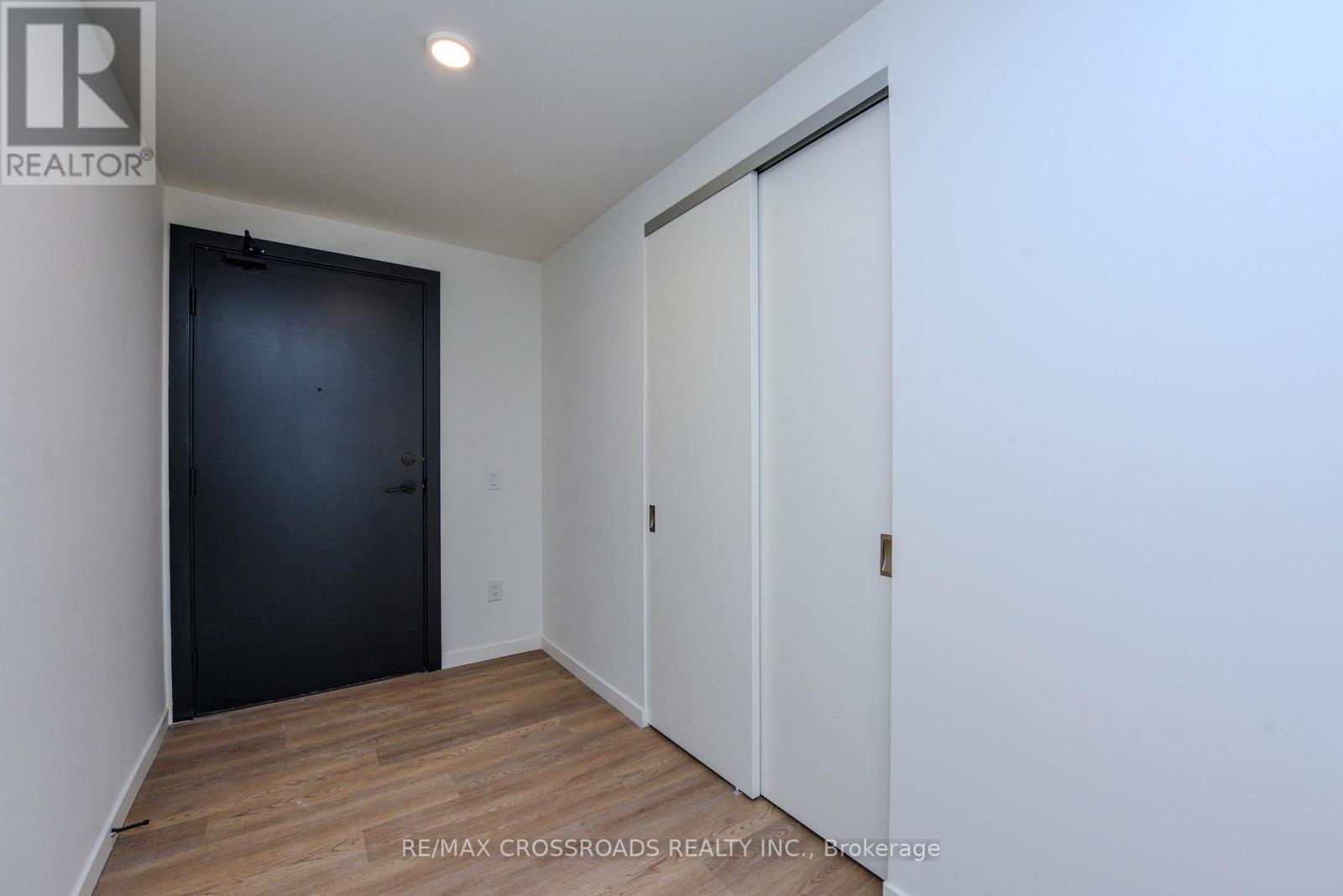 520 - 689 The Queensway Drive, Toronto, Ontario  M8Y 1L1 - Photo 2 - W13096040