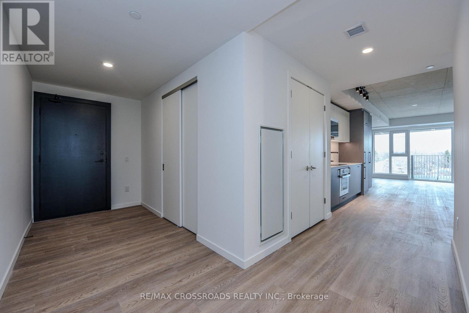 520 - 689 The Queensway Drive, Toronto, Ontario  M8Y 1L1 - Photo 3 - W13096040