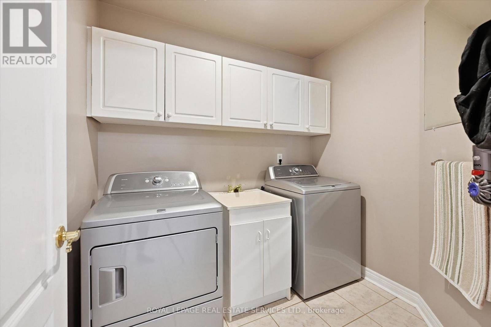 2605 Longridge Crescent, Oakville, Ontario  L6H 6S1 - Photo 14 - W13096068