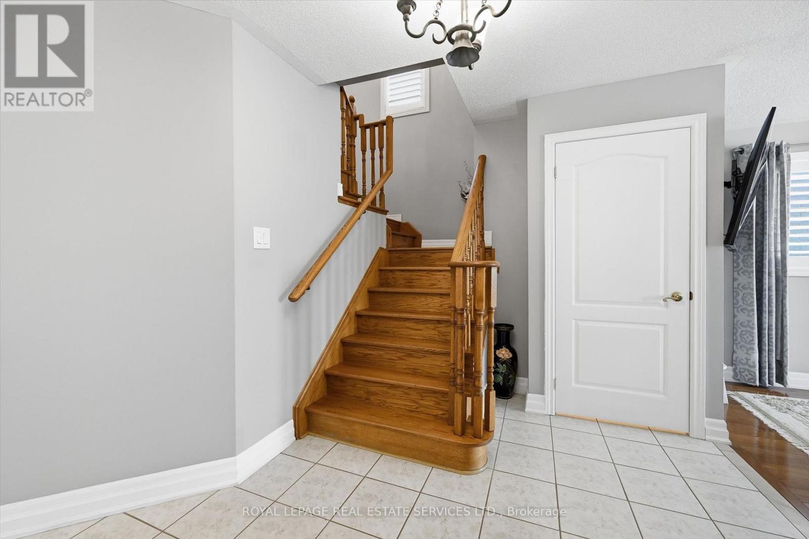 2605 Longridge Crescent, Oakville, Ontario  L6H 6S1 - Photo 15 - W13096068