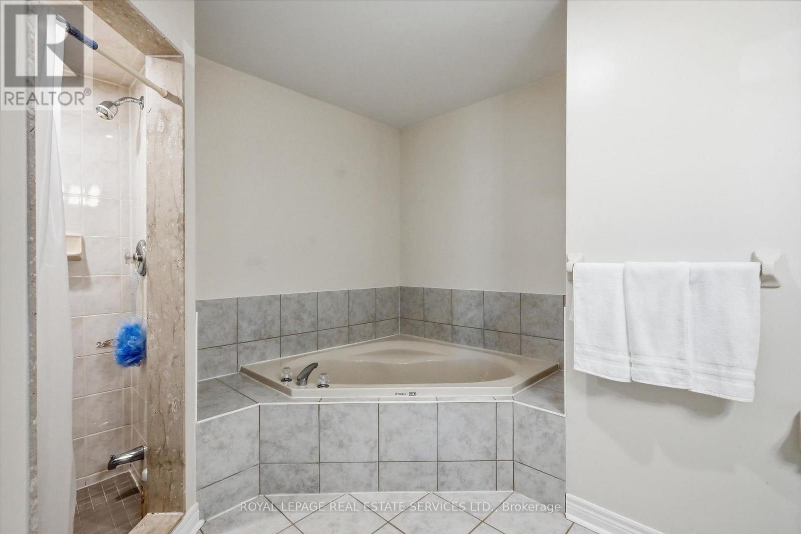 2605 Longridge Crescent, Oakville, Ontario  L6H 6S1 - Photo 24 - W13096068