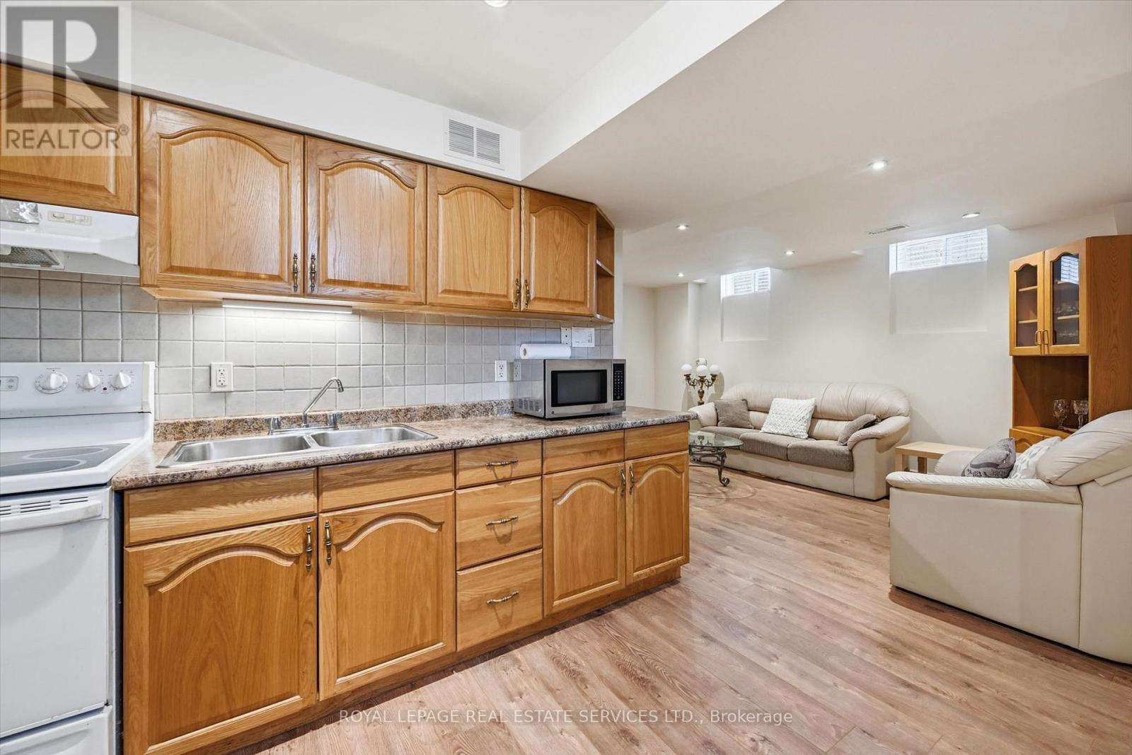 2605 Longridge Crescent, Oakville, Ontario  L6H 6S1 - Photo 37 - W13096068