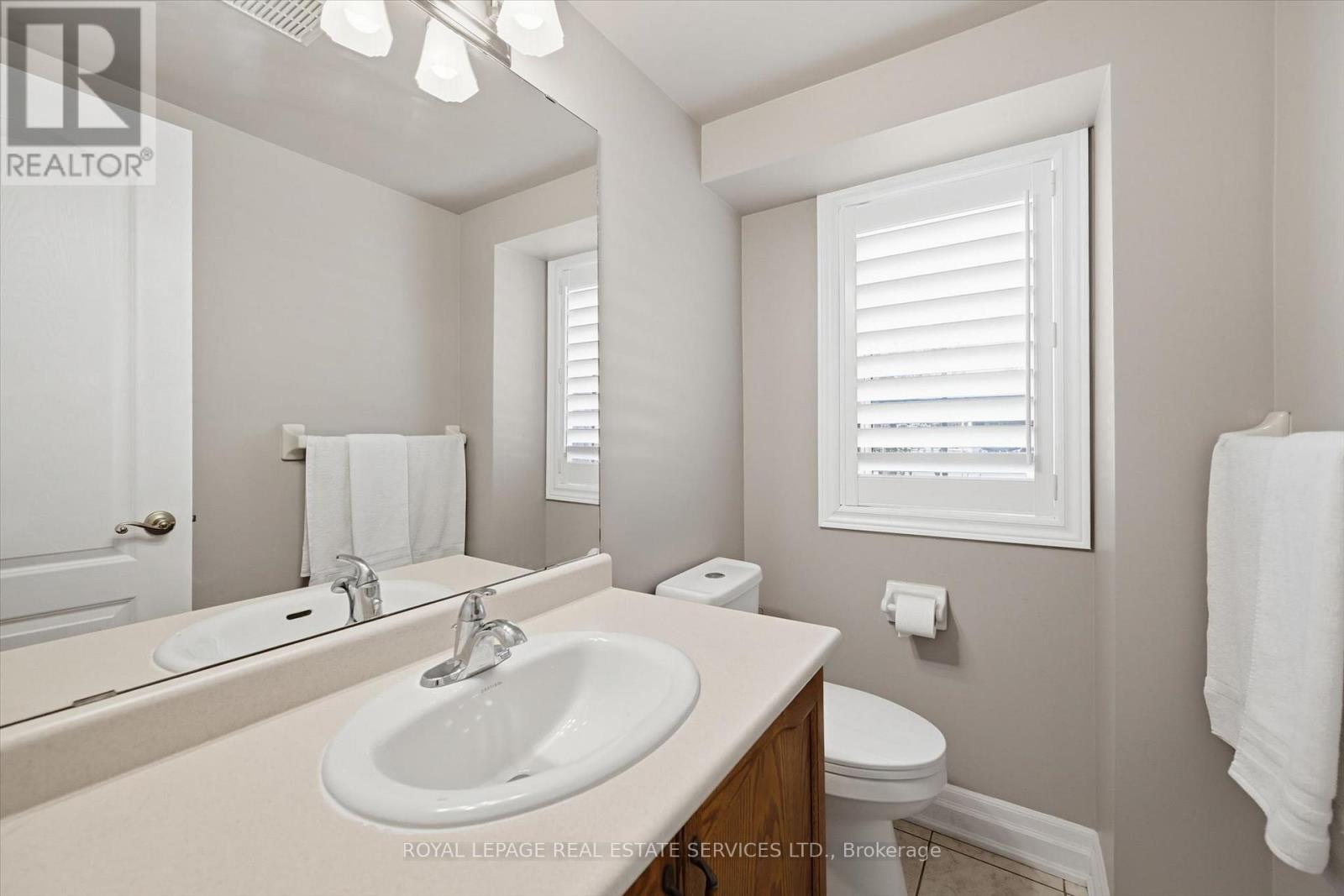 2605 Longridge Crescent, Oakville, Ontario  L6H 6S1 - Photo 4 - W13096068
